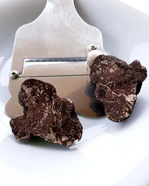 Tartufo tagliato in due